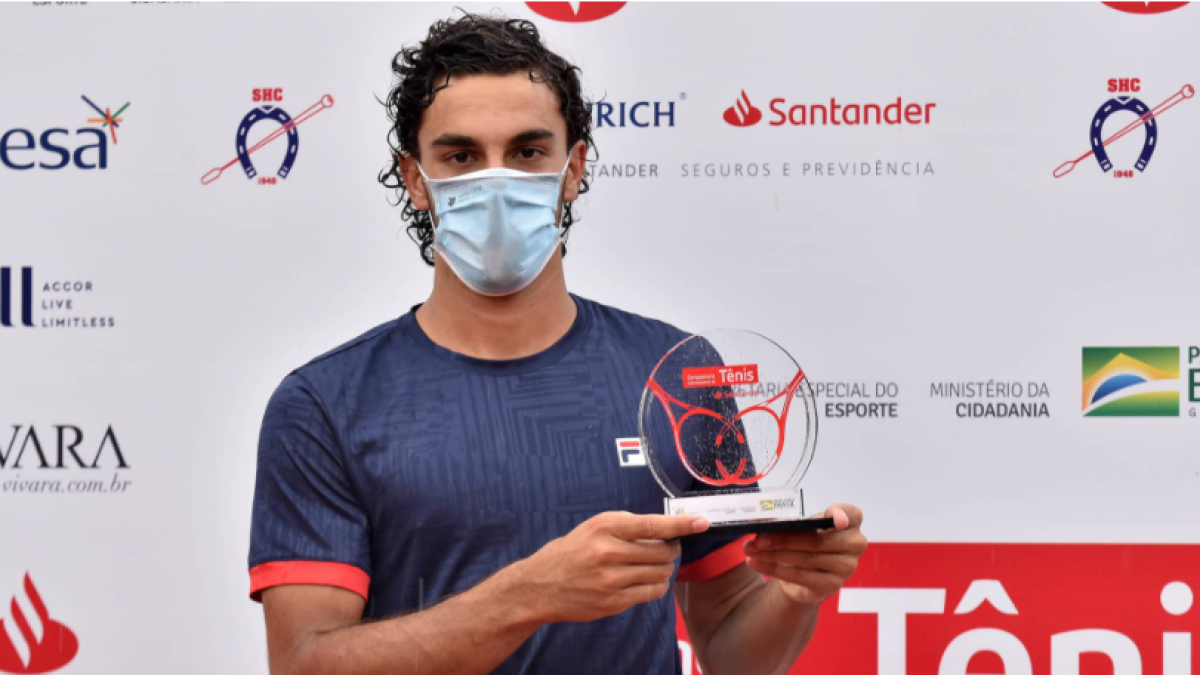 Francisco Cerúndolo, con el título de campeón en Campinas. Fuente: Joao Pires