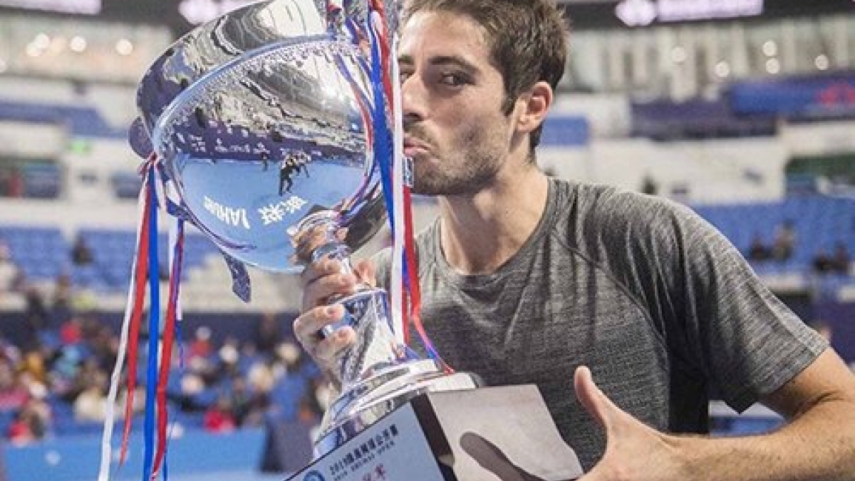 Enrique López Pérez con su título en Zhuhai. Fuente: Tenis_Espinar