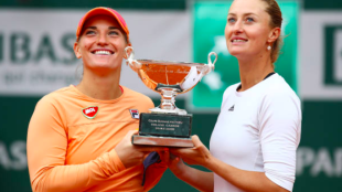 Timea Babos y Kristina Mladenovic, campeonas en Roland Garros. Fuente: Getty