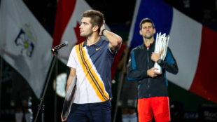 Borna Coric y Novak Djokovic tras la final de Shanghái. Fuente: Getty