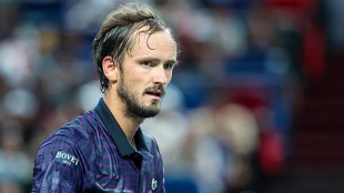 Medvedev se acuerda de Nadal por problemas con el tiempo.