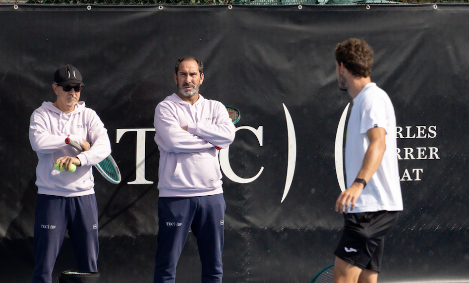 Albert Costa entrenando con Pablo Carreño en el TEC Carles Ferrer Salat.
