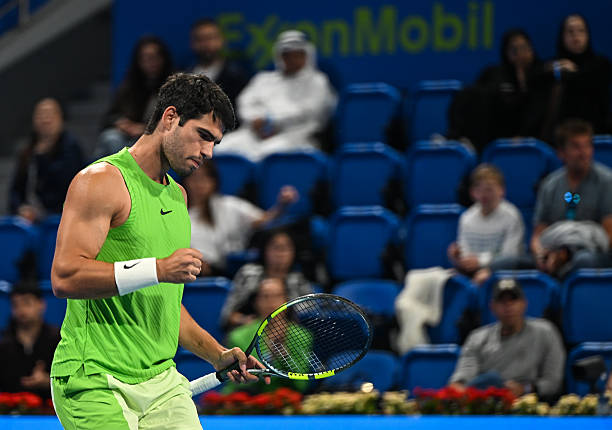 Carlos Alcaraz, durante su partido ante Rinderknech en Doha.