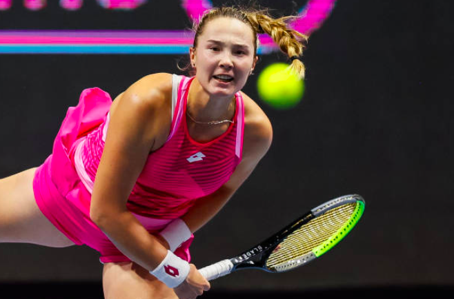 Alina Charaeva critica a la Federación Rusa de tenis.