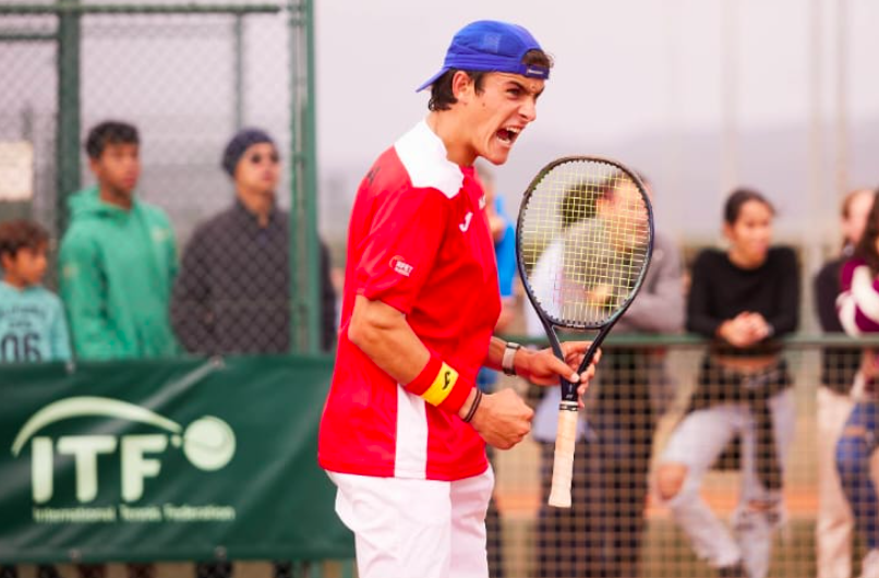 Andrés Santamarta jugando por España.