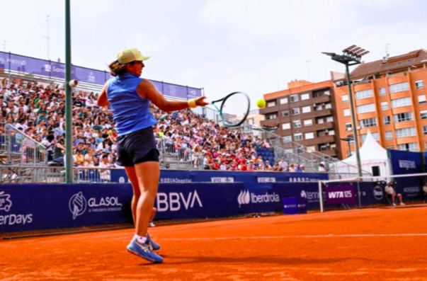 Ane Mintegi competing in the WTA Valencia. 