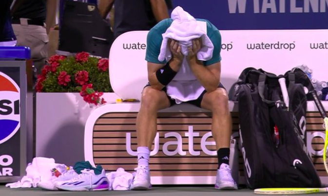 ALEJANDRO DAVIDOVICH hides under the towel in Washington.