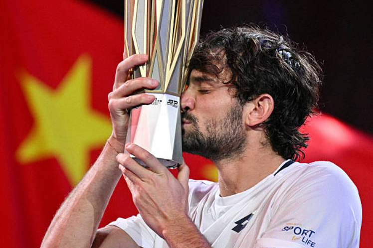 Vacherot kissing the Shanghai trophy