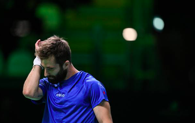 Corentin Moute avergonzado tras su grave error en Copa Davis. Fuente: Getty