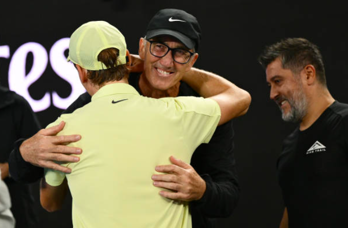 Darren Cahill embracing Jannik Sinner. Source: Getty