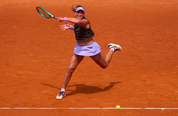 Beatriz Haddad Maia entrenando en tierra batida. Fuente: Getty