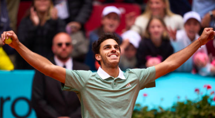 Fran Cerúndolo celebrando victorias en Madrid.