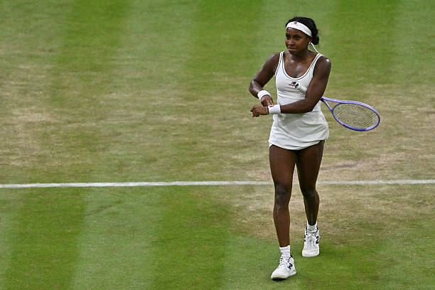 Gauff celebrando su triunfo ante Bencic en Wimbledon 2026.