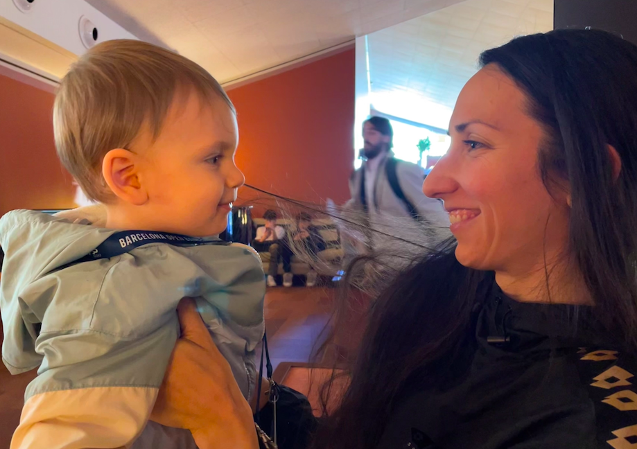 Georgina García Pérez con su hijo Marco en el RCTB.