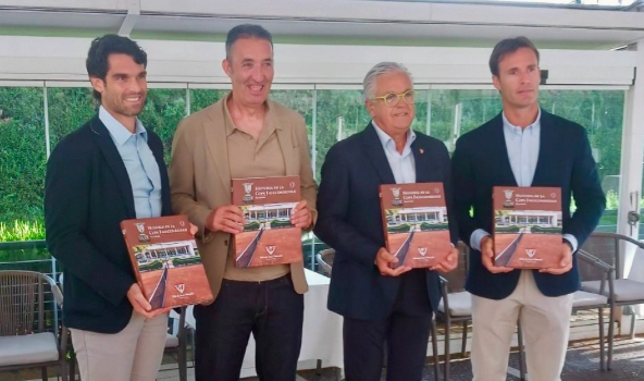 David Castelló en la presentación de su libro 'Historia de la Copa Faulconbridge'. Fuente: CTV