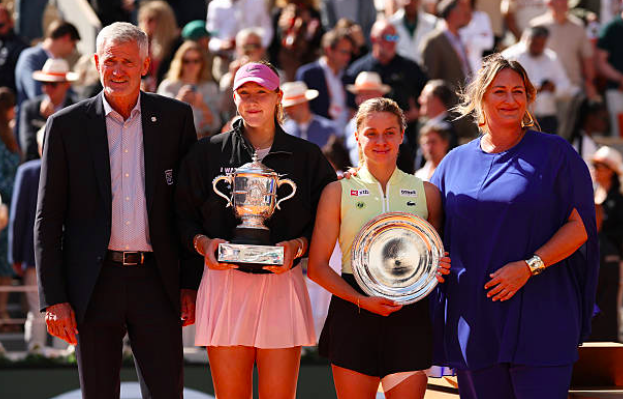 Thus was the trophy presentation ceremony at Roland Garros 2026. Source: Getty