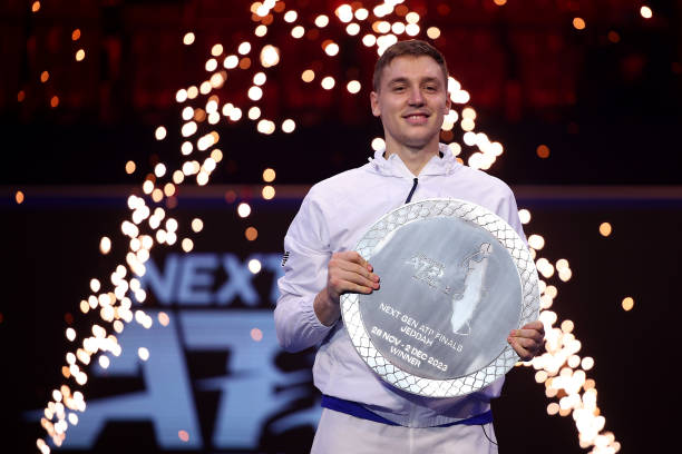 Hamad Medjedovic, tras ganar las ATP Next Gen Finals en 2023.