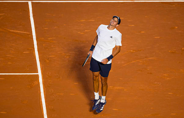 Rafa Jódar durante il suo debutto al Conde de Godó 2026. Fonte: Getty