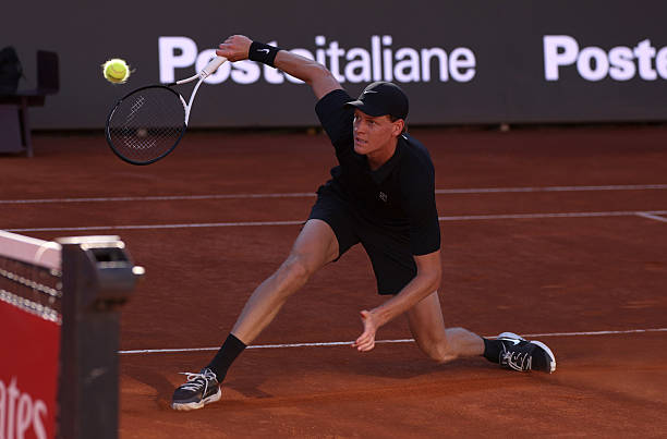 Jannik Sinner durante su partido ante Casper Ruud en el ATP Roma.