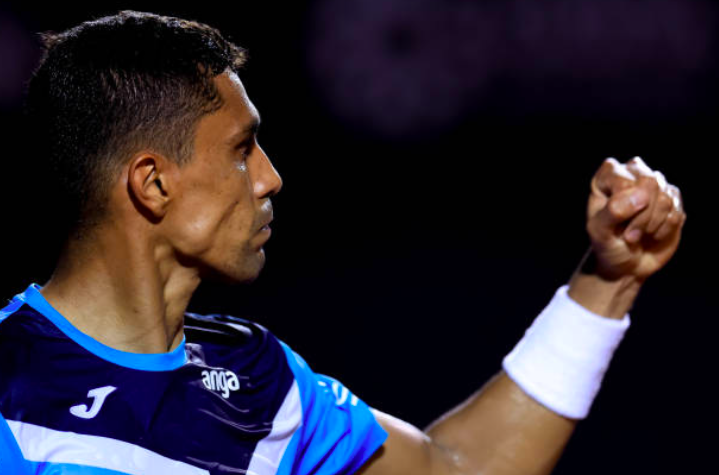 Thiago Monteiro celebrando un punto.