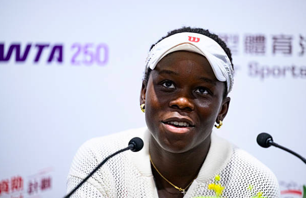 Victoria Mboko atiende a los medios. Fuente: Getty