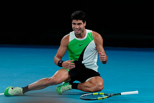 Alcaraz se dejó caer, exhausto, tras conquistar Australia. Fuente: Getty