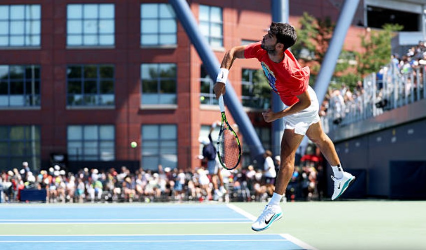 Carlos Alcaraz entrenando para el US Open 2025. Foto: Getty