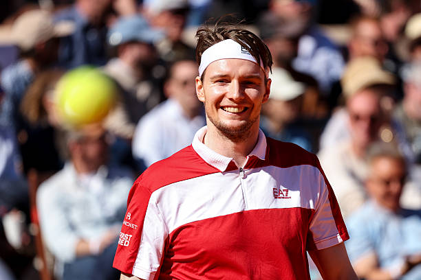 Alexander Bublik的父亲采访。来源：Getty