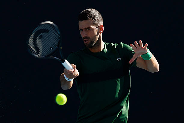 Novak Djokovic trabaja con Mark Kovacs. Foto: gettyimages