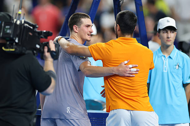 Joao Fonseca y Carlos Alcaraz, en Miami. Foto: gettyimages