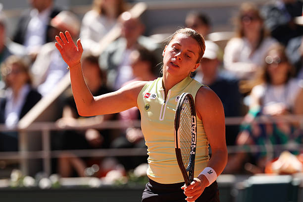 Maja Chwalinska, desesperada en la final de Roland Garros 2026. Foto: gettyimages