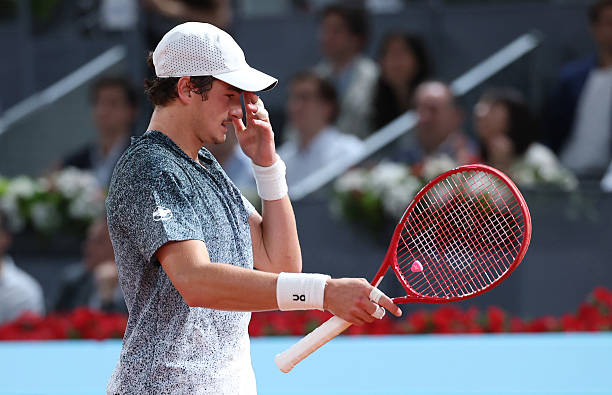 Fonseca pagó su frustración con su raqueta. Fuente: Getty