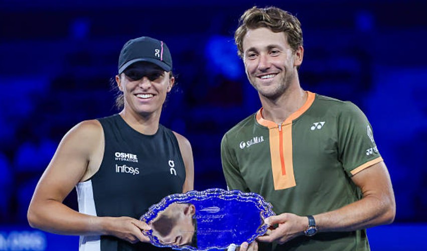 Iga Swiatek y Casper Ruud con el subcampeonato del US Open 2025 de dobles mixtos. Foto: Getty