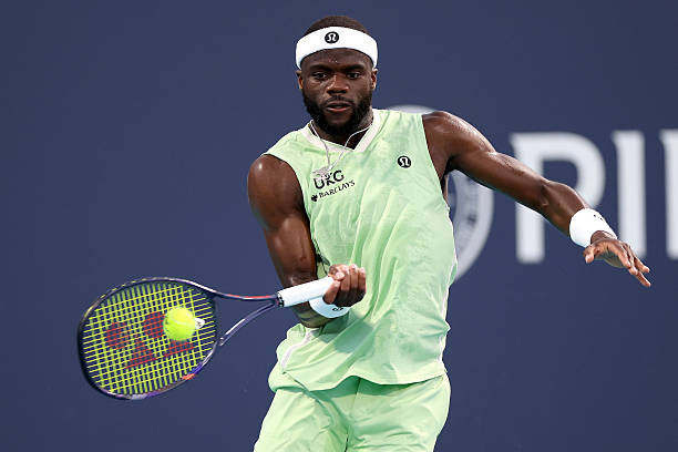 Frances Tiafoe si prepara ad affrontare Sinner a Miami Open. Foto: gettyimages