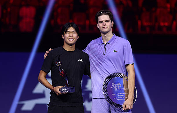 Tien, estimulante proyecto, junto a Blockx tras la final de las Next Gen Finals. Fuente: Getty