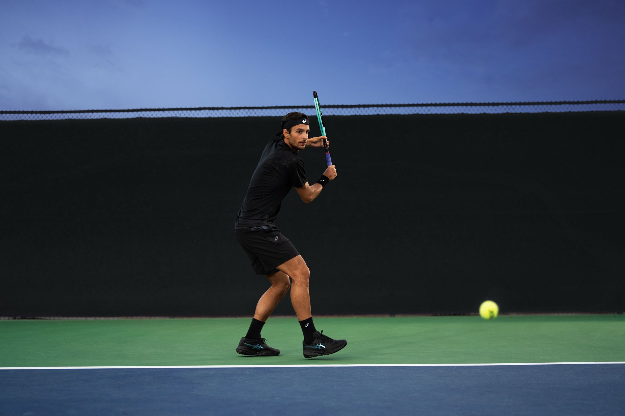 This is how the new ASICS Court FF 3 Novak Night Energy sneakers