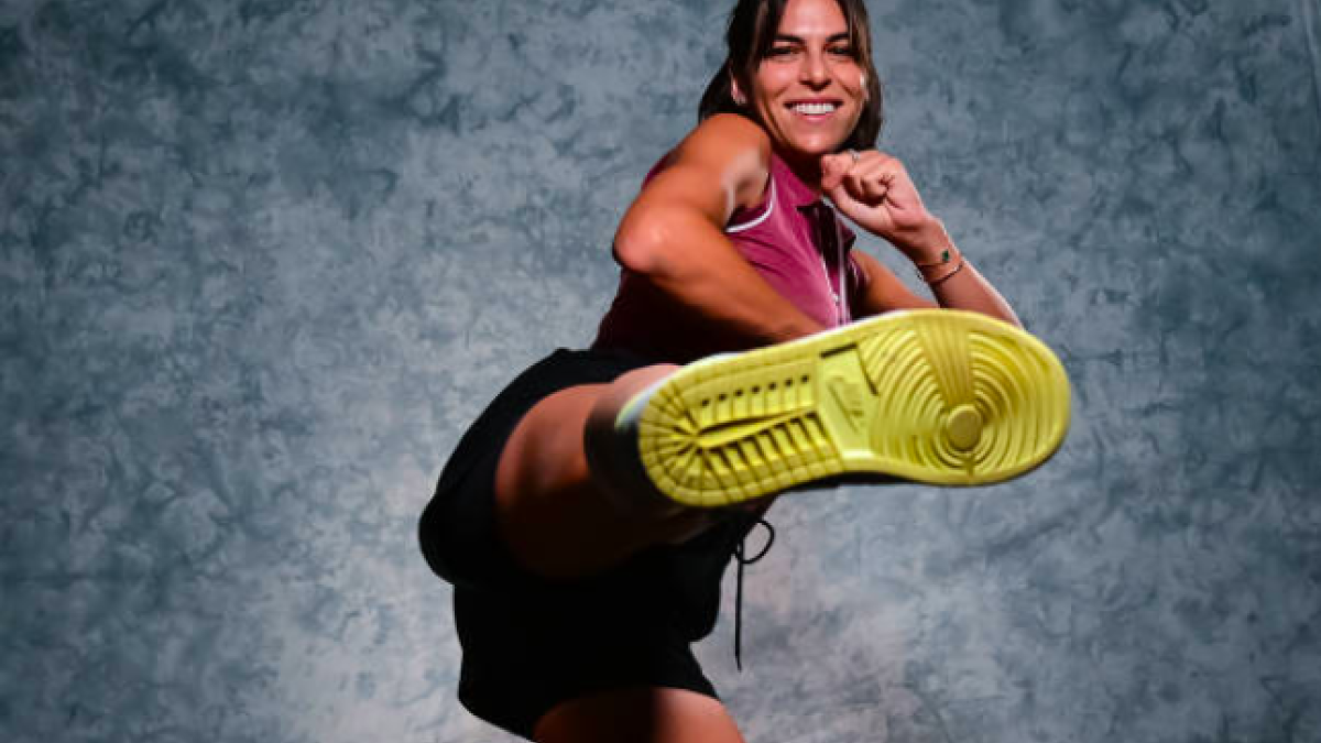 Puño arriba de Ajla Tomljanovic. Fuente. Getty