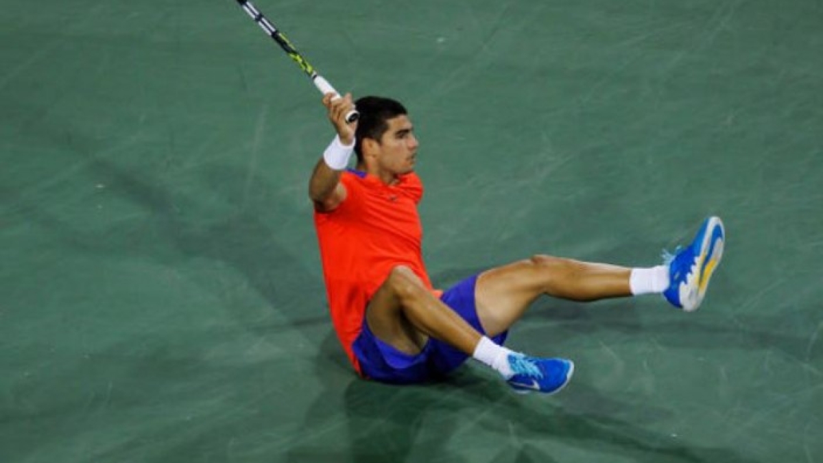Alcaraz termina muriendo en la orilla ante Norrie. Foto: Getty