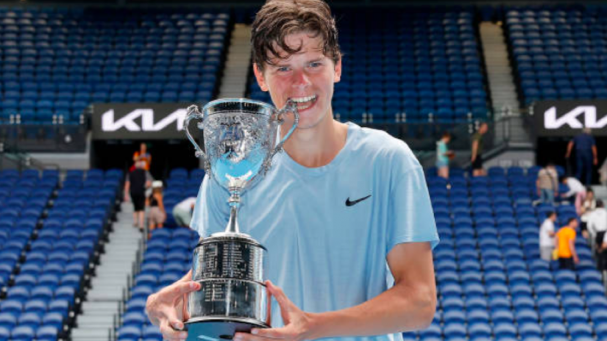 Alexander Blockx, con el título de campeón del AO Júnior 2023. Foto: Getty