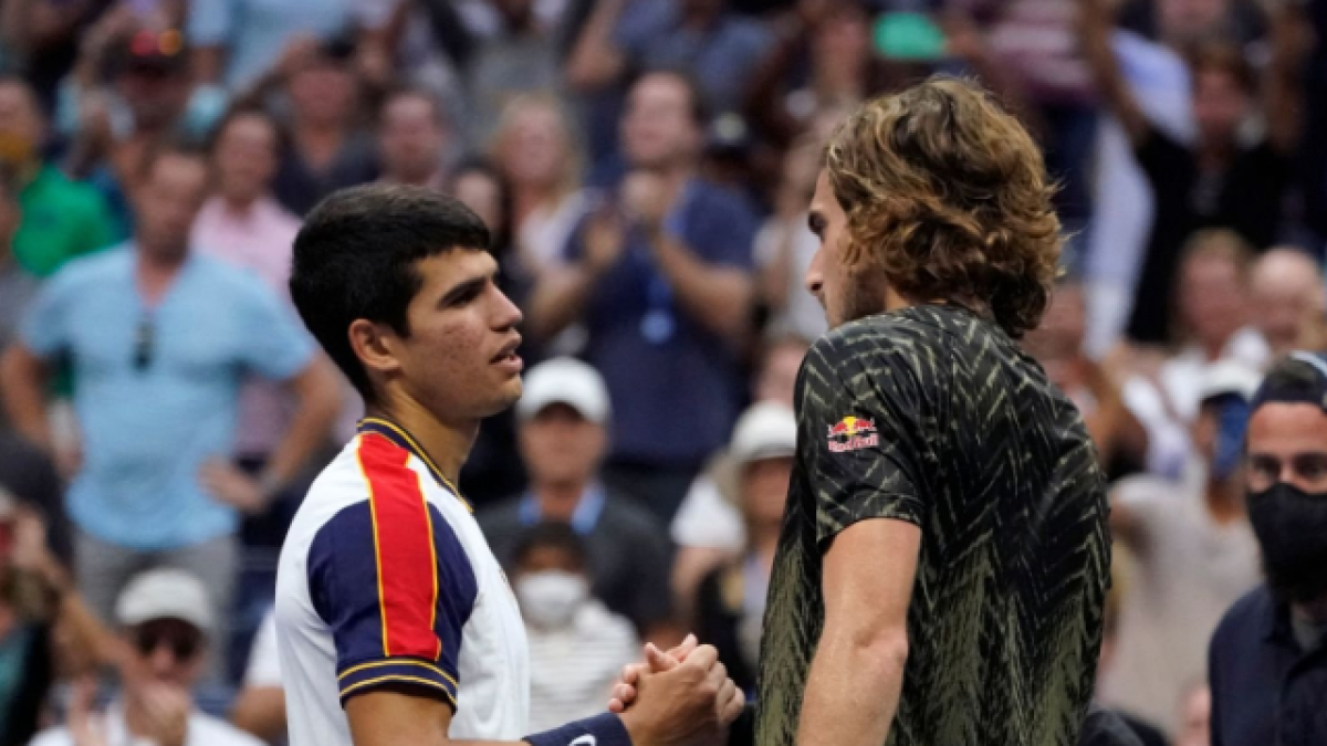 Carlos Alcaraz y Stefanos Tsitsipas. Foto: Getty