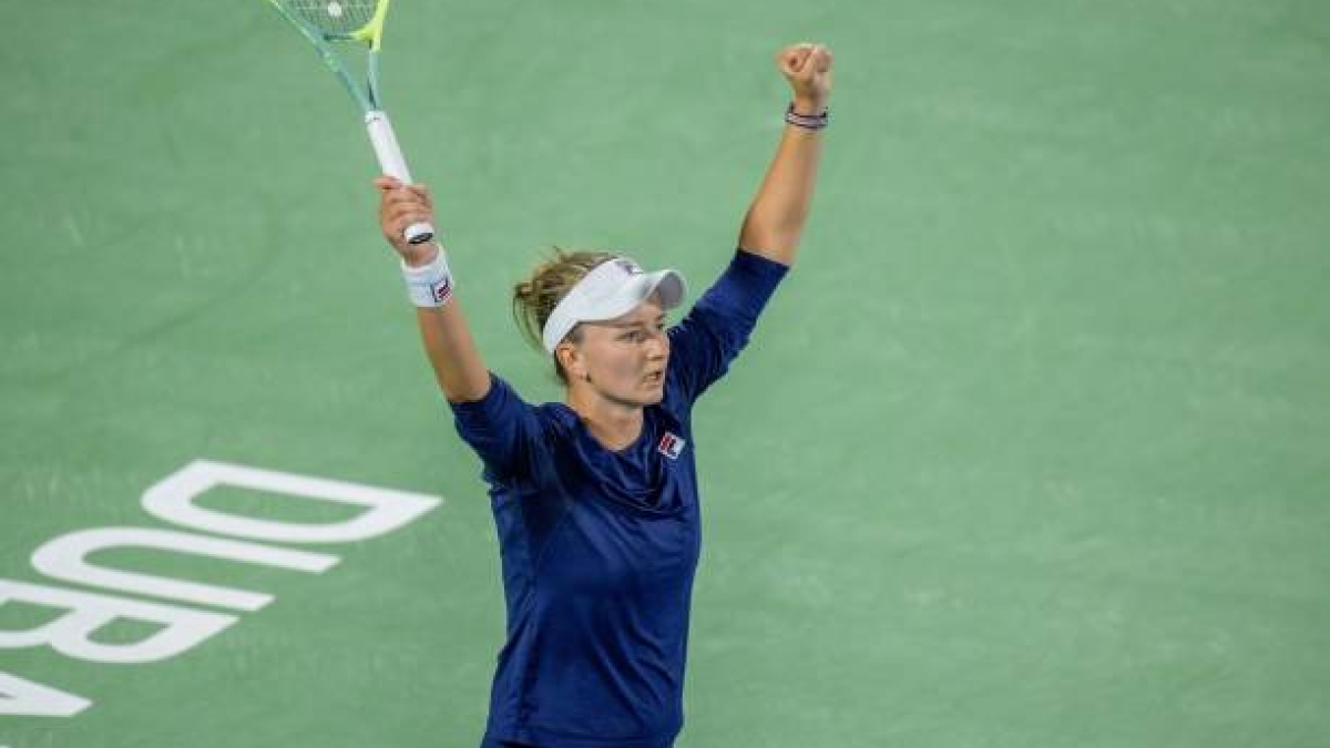 Barbora Krejcikova gana a Iga Swiatek en WTA 1000 Dubái 2023. Foto: gettyimages