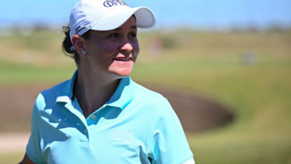 Barty jugando al golf. Foto: Getty