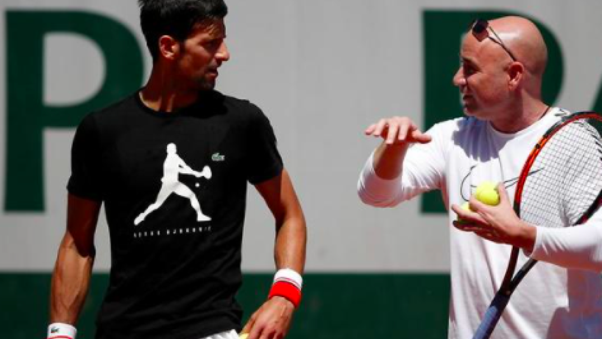 Novak Djokovic y André Agassi. Foto: Getty