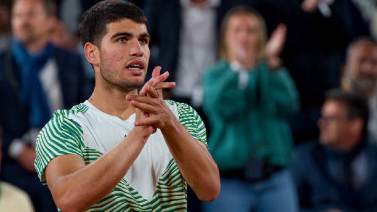 Carlos Alcaraz habla tras ganar a Shapovalov en Roland Garros 2023. Foto: gettyimages