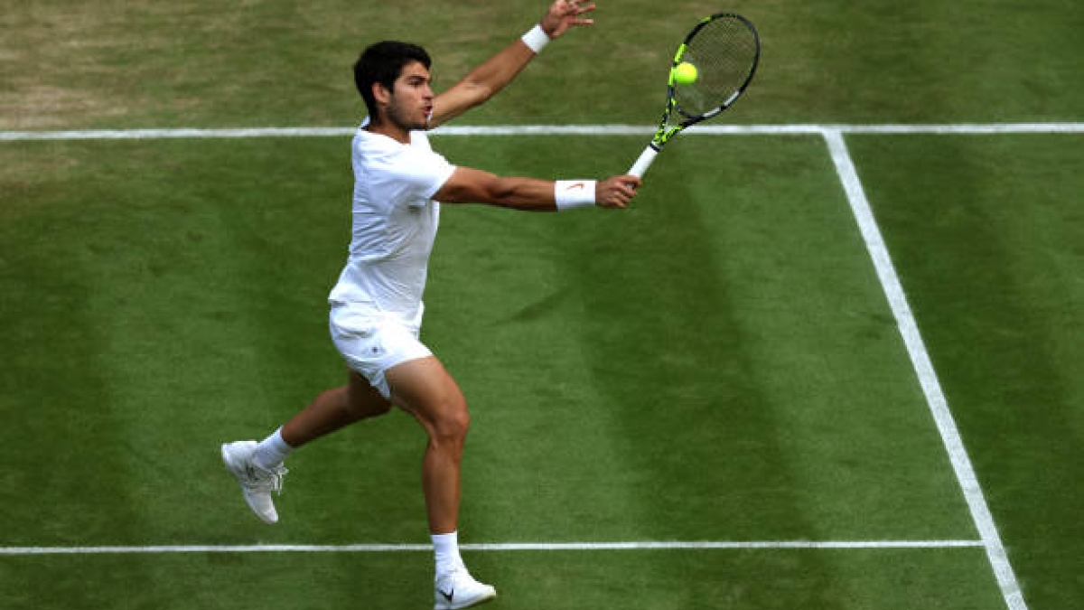 Carlos Alcaraz gana a Matteo Berrettini en Wimbledon 2023. Foto: gettyimages