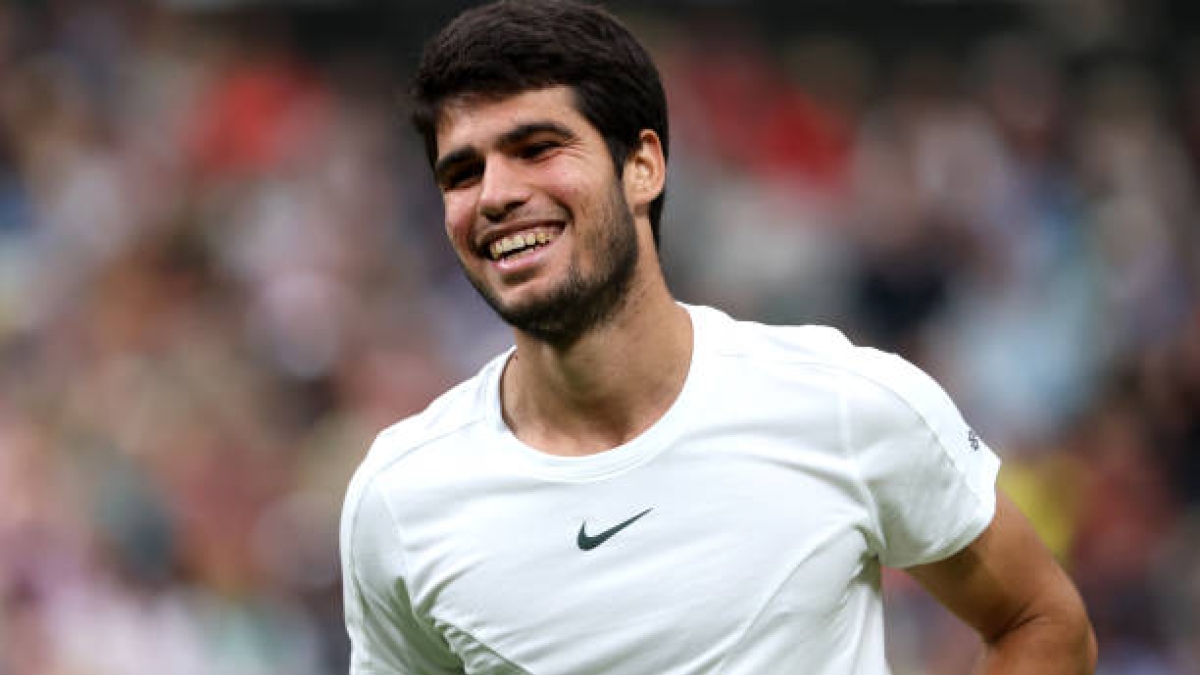 Carlos Alcaraz gana a Daniil Medvedev en Wimbledon 2023. Foto: gettyimages