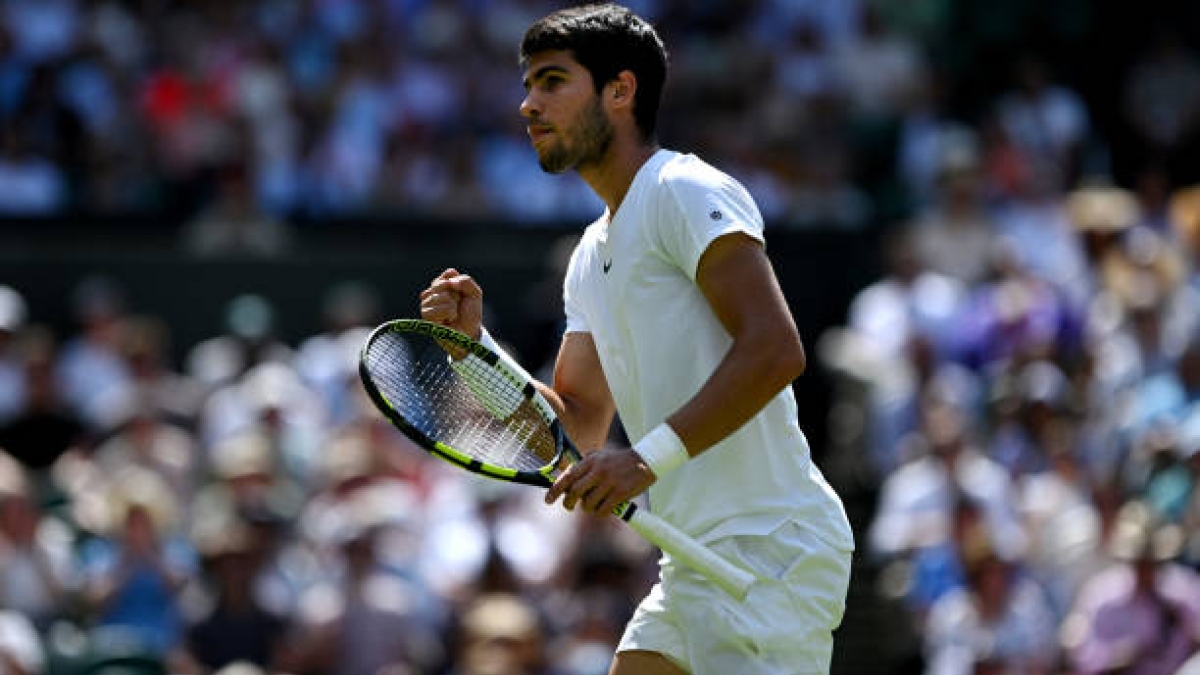 Carlos Alcaraz gana a Alexandre Muller en Wimbledon 2023. Foto: gettyimages