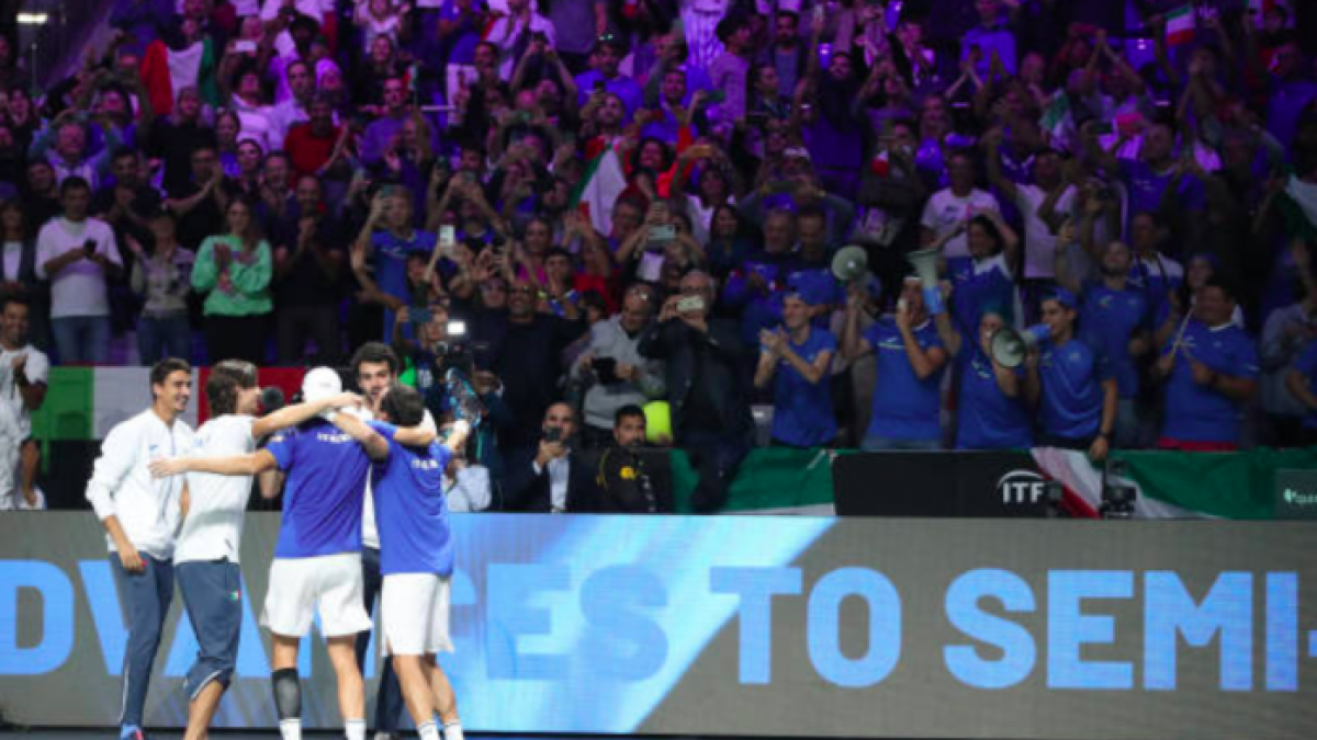 Italia celebra con su gente el pase a semifinales. Foto: Getty
