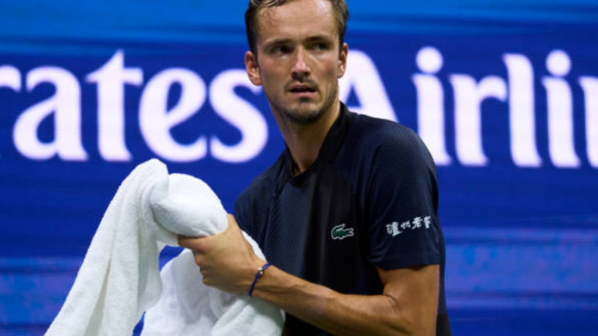 Medvedev, inoperante en su partido ante Nick Kyrgios. Fuente: Getty. 