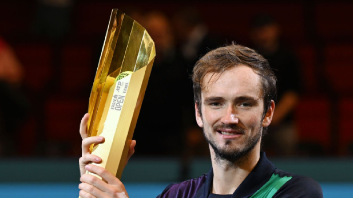 Daniil Medvedev con el trofeo de Viena 2022. Foto: Getty